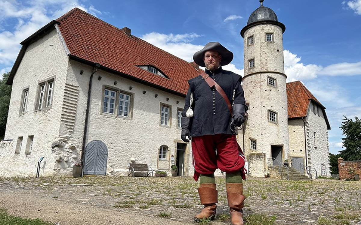 Pulverdampf und Trommelschlag: Lebendige Zeitreise ins 17. Jahrhundert rund um die Burg Brome