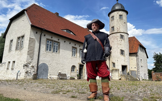 Pulverdampf und Trommelschlag: Lebendige Zeitreise ins 17. Jahrhundert rund um die Burg Brome