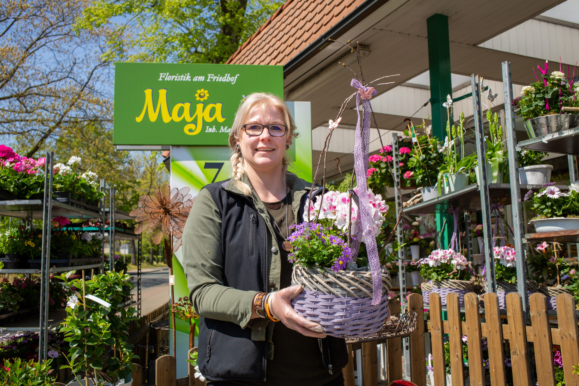 Pünktlich zum Muttertag - Floristik Maja bringt den blühenden Frühling nach  Hause | KURT