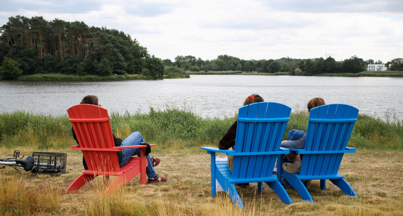 Randalierer zerstören zwei weitere Stühle - Das ist das Aus für Gifhorns neue Relax-Sessel am Schlosssee