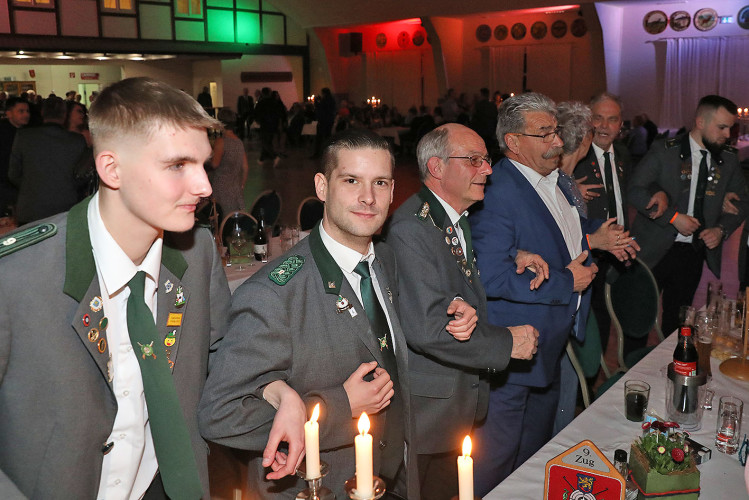 Rauschende Ballnacht in Gifhorn: KURT zeigt Euch die schönsten Fotos vom Frühlingsball im BSK-Saal