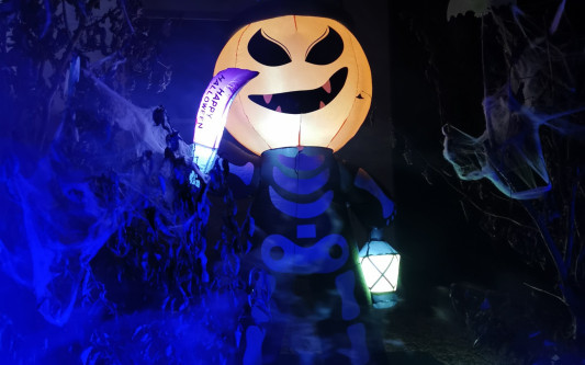 Rette sich, wer kann: An Halloween öffnet Miriam Luda die Pforten zu ihrem Gruselgarten