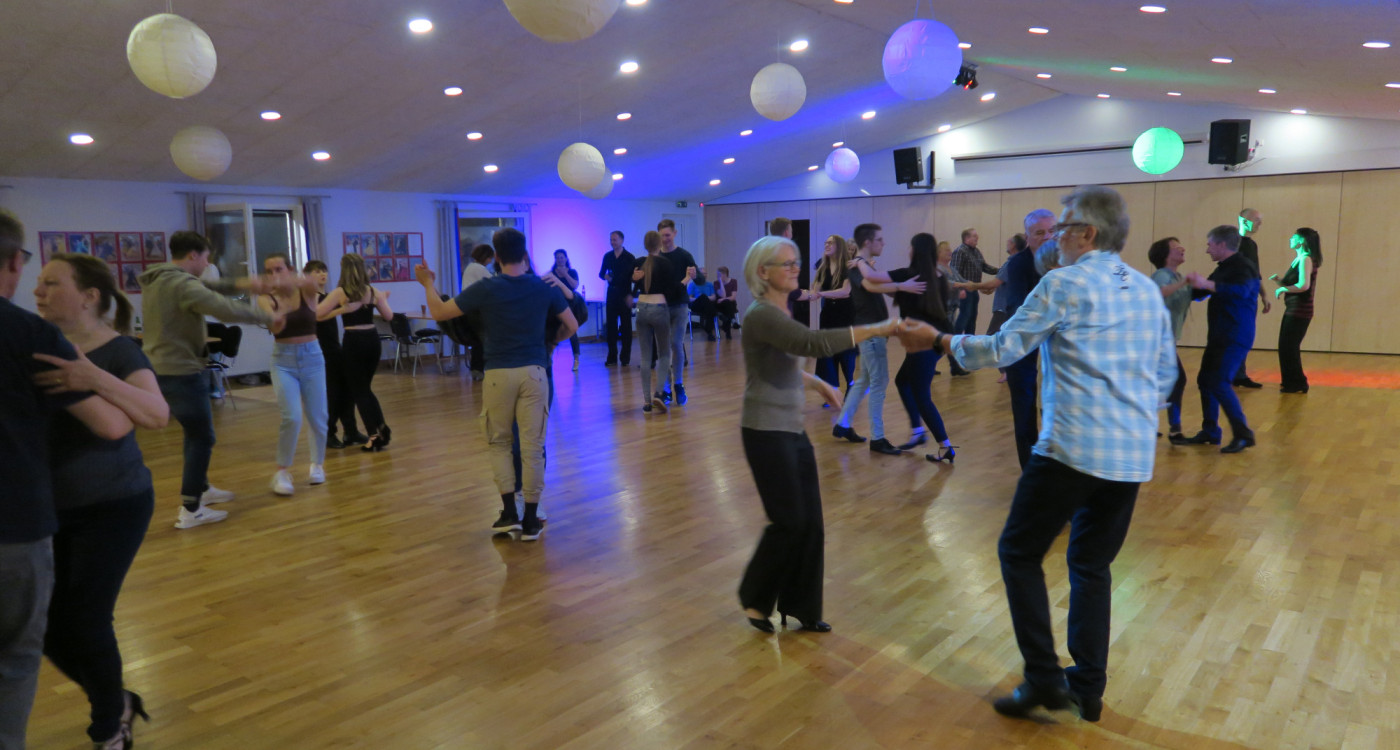Runter vom Sofa, rauf auf die Tanzfläche: Der TSC Gifhorn veranstaltet monatlich die lockerlässigen Tanzfieber-Abende