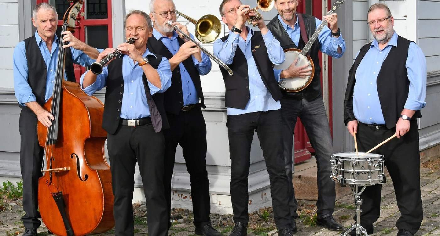 Saratoga Seven feiert am Altstadtfest-Samstag 50. Geburtstag im Kavalierhaus-Garten