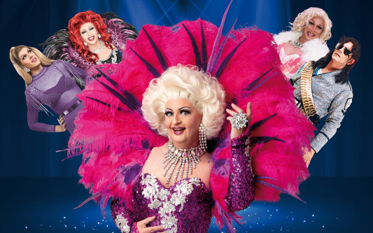 Schillernd, extravagant, mitreißend: Am 2. März kehrt das Festival der Travestie in die Stadthalle Gifhorn zurück