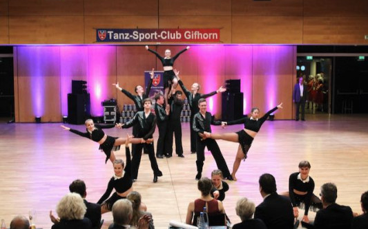 Schillernder Tanz-Abend für 500 Gäste in Gifhorn - Hier sind die schönsten Fotos vom Festival der Breitensportformationen
