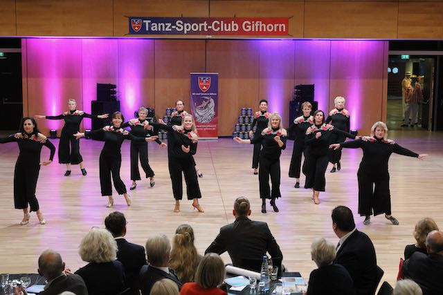 Schillernder Tanz-Abend für 500 Gäste in Gifhorn - Hier sind die schönsten Fotos vom Festival der Breitensportformationen