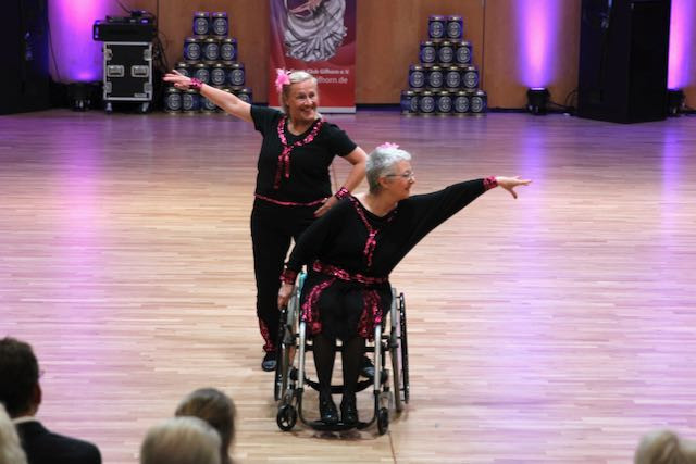 Schillernder Tanz-Abend für 500 Gäste in Gifhorn - Hier sind die schönsten Fotos vom Festival der Breitensportformationen