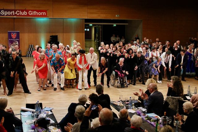 Schillernder Tanz-Abend für 500 Gäste in Gifhorn - Hier sind die schönsten Fotos vom Festival der Breitensportformationen