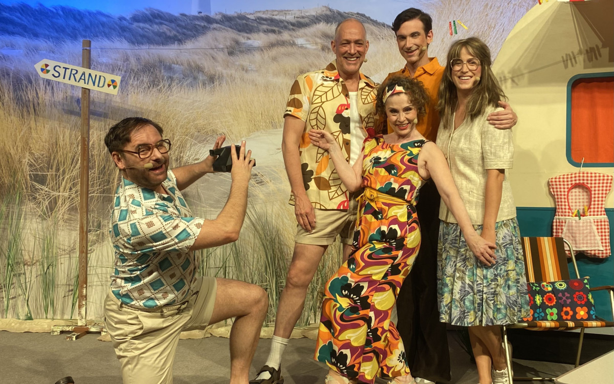 Schlager-Musical der 70er und Doppelgängerchaos: Die Braunschweiger Komödie am Altstadtmarkt zeigt herrliche Kracher im Spätsommer