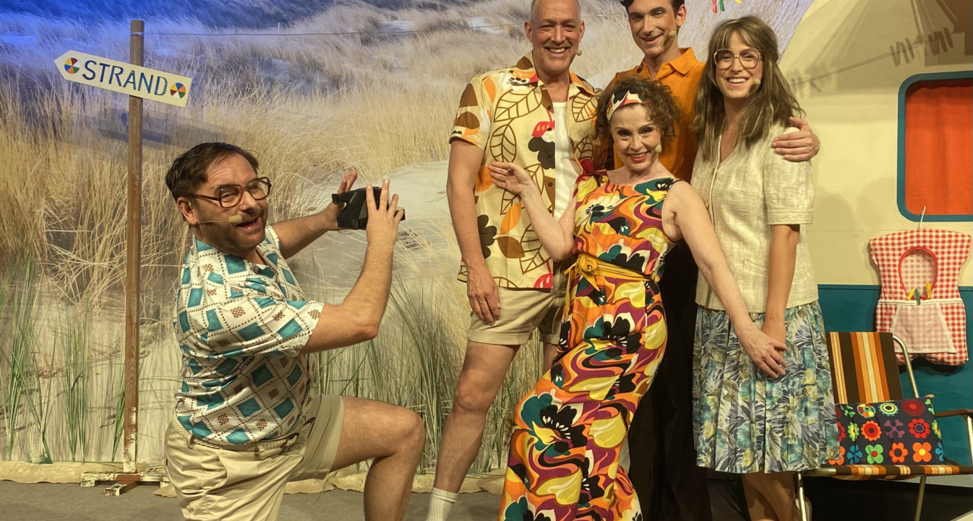 Schlager-Musical der 70er und Doppelgängerchaos: Die Braunschweiger Komödie am Altstadtmarkt zeigt herrliche Kracher im Spätsommer