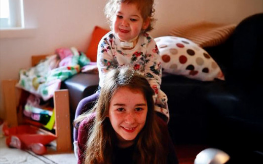 Schnürt uns nicht die Luft ab: Svea Fritsche aus Wesendorf kämpft für ihre Schwester Frida und die Schule der Zukunft