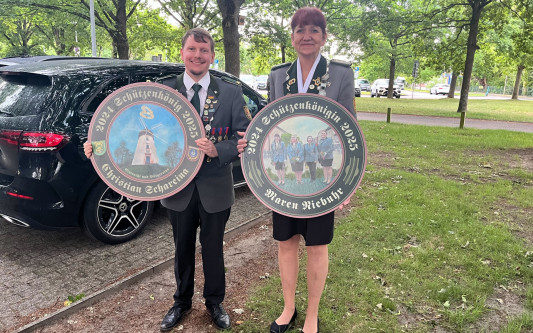 Schützenfest: Warum bei König Christian Schareina die Hochzeit noch aussteht und weshalb Königin Maren Niebuhr von Fremden umarmt wurde