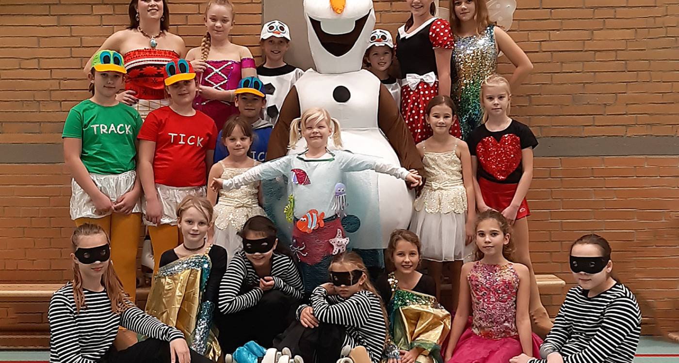 Schwierig und wunderschön: Sie drehen Pirouetten und zeigen Märchen auf Rollen - die Rollkunstlauf-Abteilung des MTV