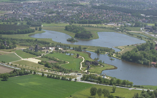 Seen entstehen, Wälder brennen, Gifhorn wächst: Vortrag von Ex-Bürgermeister Manfred Birth in der Geschichtswerkstatt am 29. April