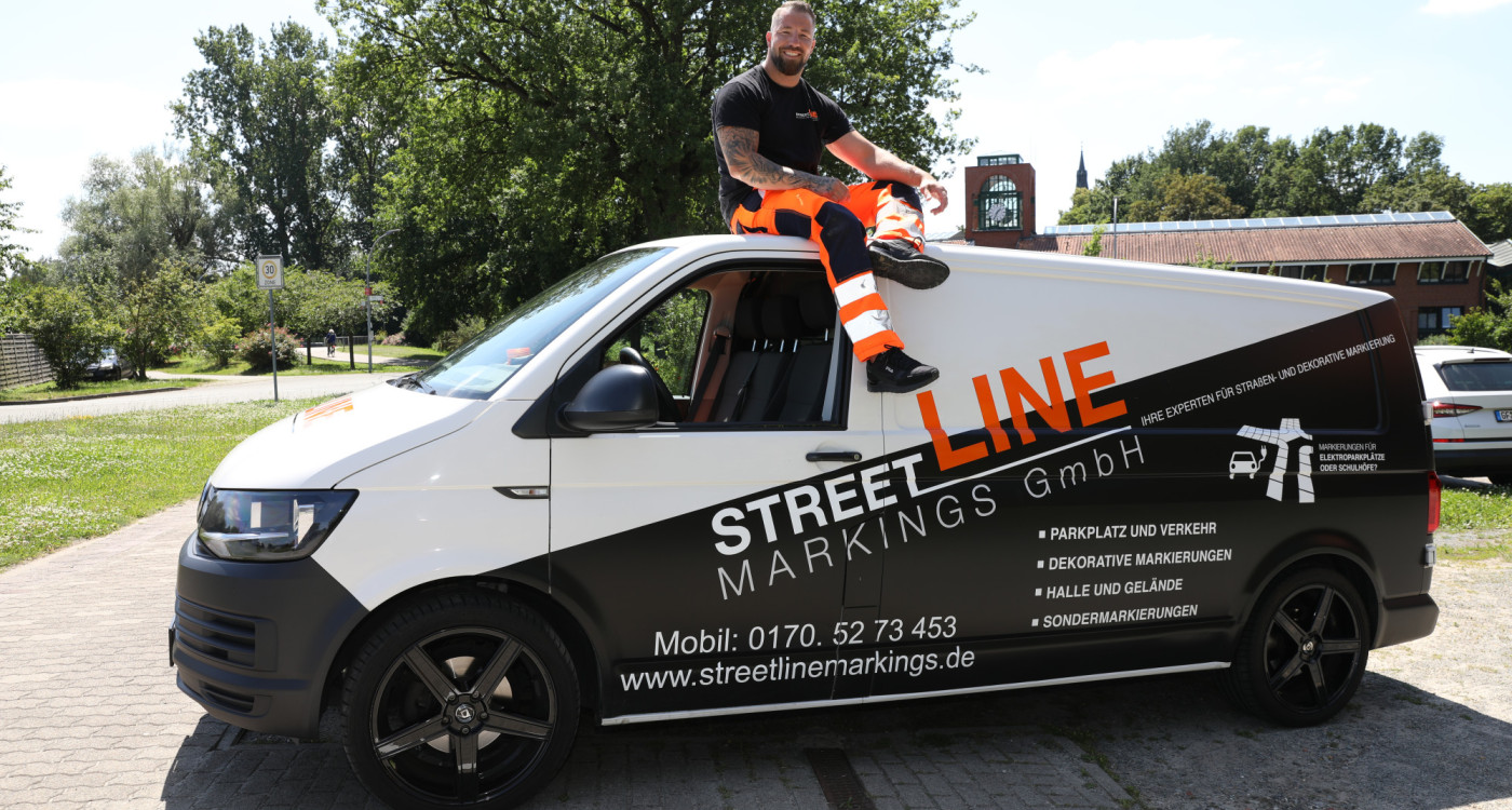 Seine Linien verbessern unseren Alltag: Marcel Littau aus Isenbüttel markiert Parkplätze, Leitsysteme und Spielfelder mit Streetline Markings