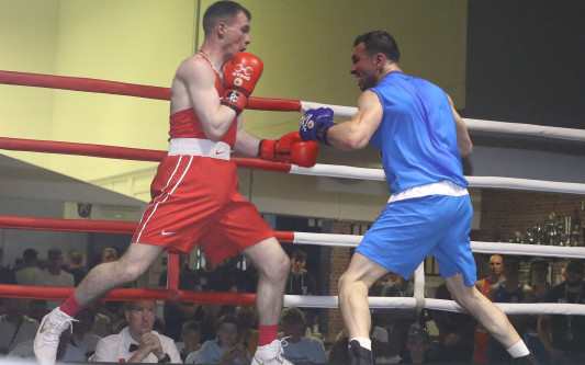 Sekt für die einen, Knockouts für die anderen: Dinnerboxen in der Gifhorner Boxmühle geht in die nächste Runde