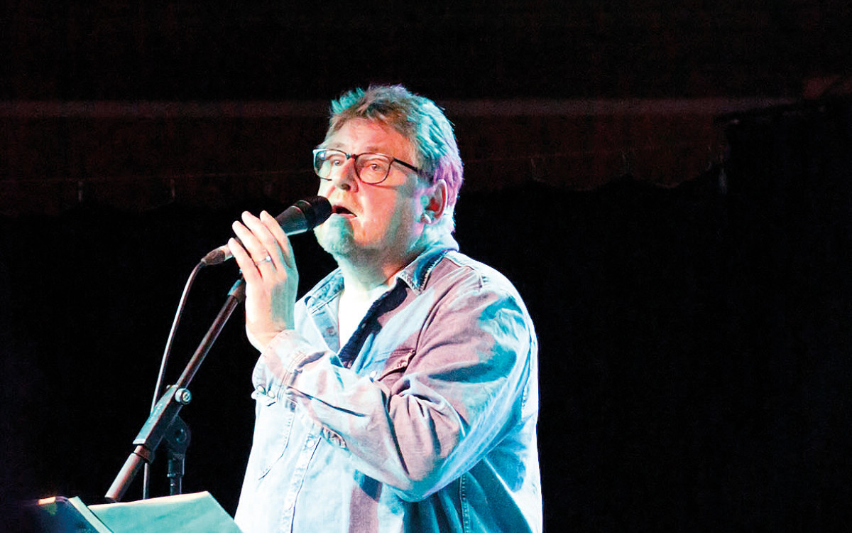 Selbst Kalauer untermauerte er intellektuell: Der Gifhorner Musiker und Autor Harald Stangor starb im Alter von nur 59 Jahren