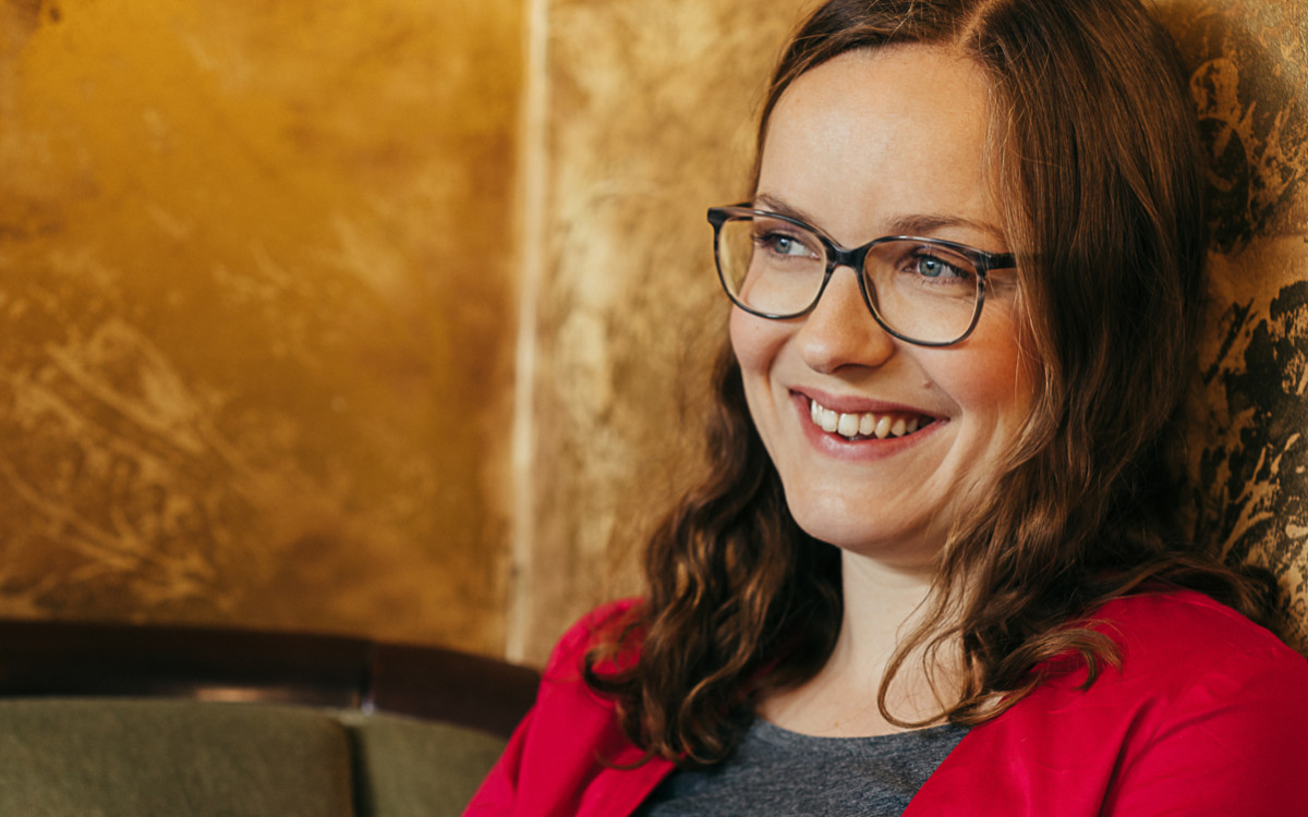 Sex und Kartoffelsalat - Komödiantin Helene Bockhorst wirbt in Hankensbüttel um Crowdfunding für ihre Brustvergrößerung