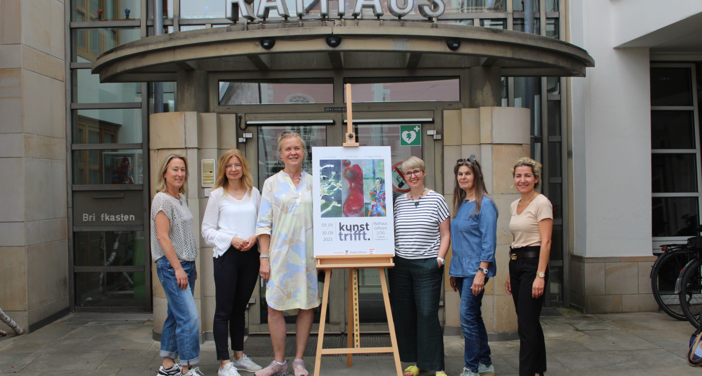 Sie bekämpfen den Fluch der Unsichtbarkeit: Drei Künstlerinnen stellen noch bis Ende September im Gifhorner Rathaus aus