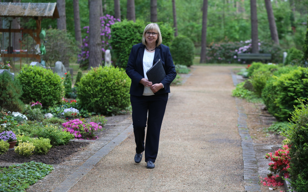 Sie versucht, die Leere der Sprachlosigkeit zu füllen - Die Gifhornerin Ingetraut Steffenhagen arbeitet als Trauerrednerin