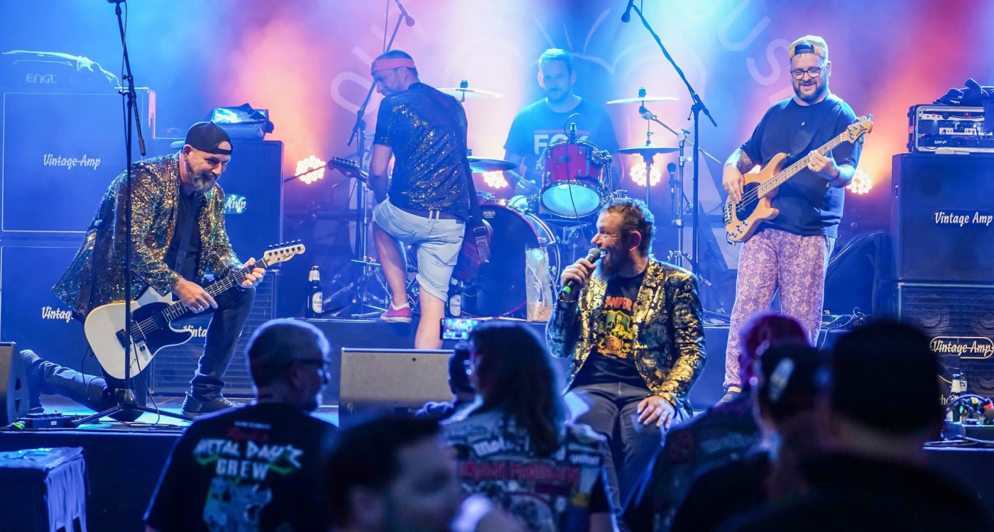 Sie wissen selbst nicht, was auf der Bühne passiert: Der Schlager-Punk von Out the Mouse aus Brome ist Erlebnis und Wundertüte