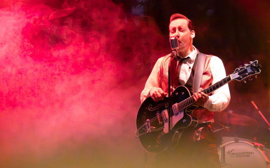 Silvester mit legendärem Rock‘n‘Roll: „Buddy in Concert“ ist Gifhorns Musik-Event zum Jahreswechsel in der Stadthalle