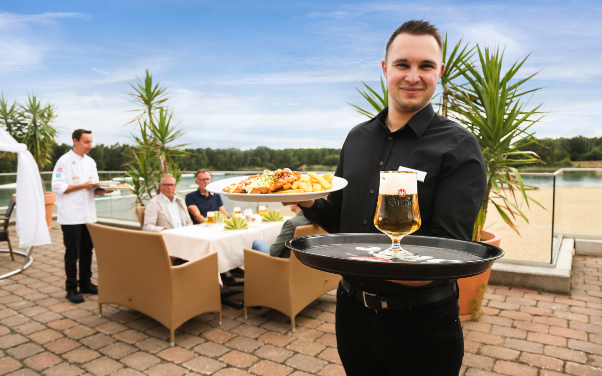 So einfach geht Strandurlaub: Der Bernsteinsee lockt mit Strand-Lounge, Restaurant und Beachclub nach Stüde