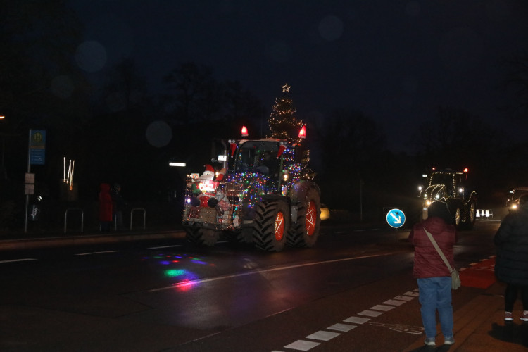 So habt Ihr die Gifhorner Trecker noch nie gesehen: KURT zeigt die bunte Lichterfahrt in einer großen Foto-Galerie