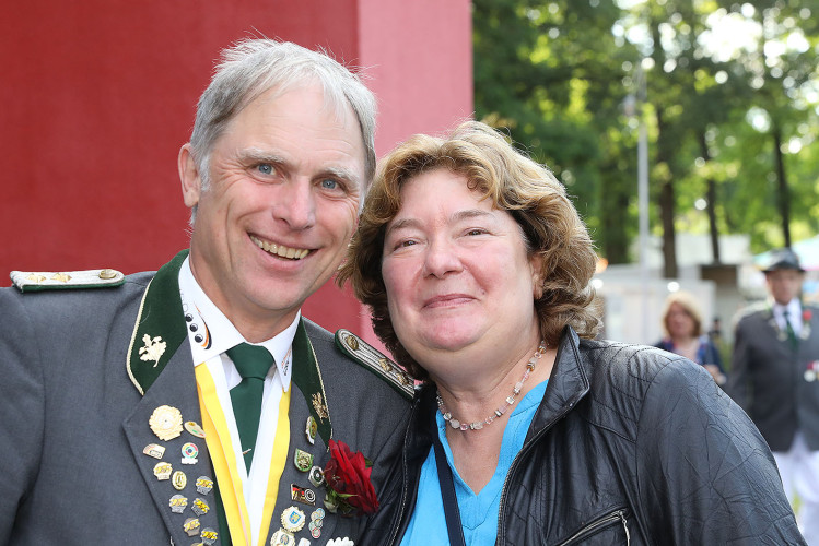 So klang das Gifhorner Schützenfest aus: Der Sonntag mit dem großen Umzug lockte zahlreiche Gifhorner Vereine auf die Straße