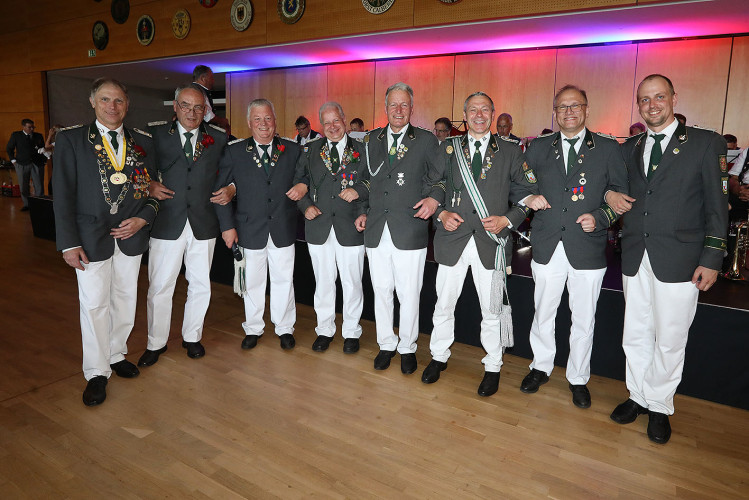 So klang das Gifhorner Schützenfest aus: Der Sonntag mit dem großen Umzug lockte zahlreiche Gifhorner Vereine auf die Straße