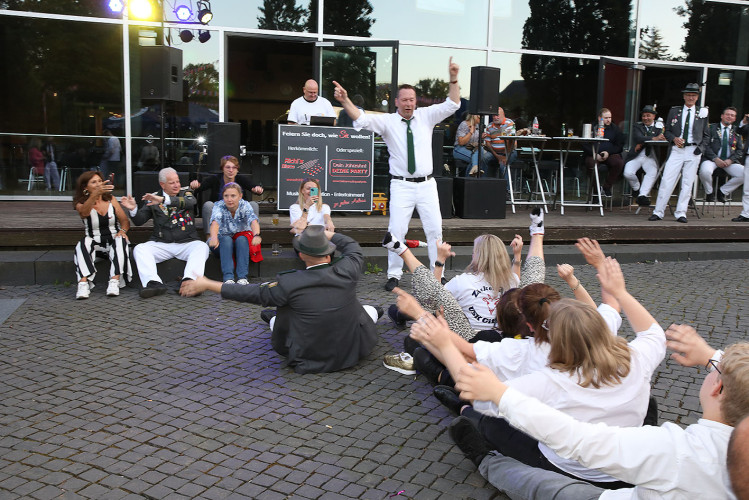 So klang das Gifhorner Schützenfest aus: Der Sonntag mit dem großen Umzug lockte zahlreiche Gifhorner Vereine auf die Straße
