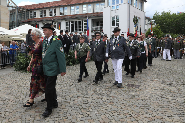 So klang das Gifhorner Schützenfest aus: Der Sonntag mit dem großen Umzug lockte zahlreiche Gifhorner Vereine auf die Straße