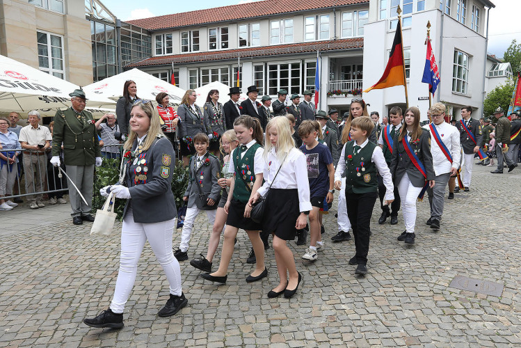 So klang das Gifhorner Schützenfest aus: Der Sonntag mit dem großen Umzug lockte zahlreiche Gifhorner Vereine auf die Straße