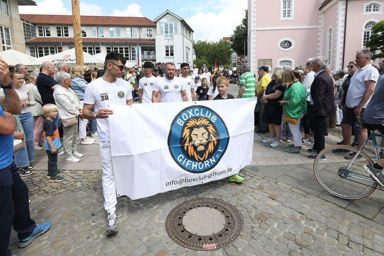 So klang das Gifhorner Schützenfest aus: Der Sonntag mit dem großen Umzug lockte zahlreiche Gifhorner Vereine auf die Straße