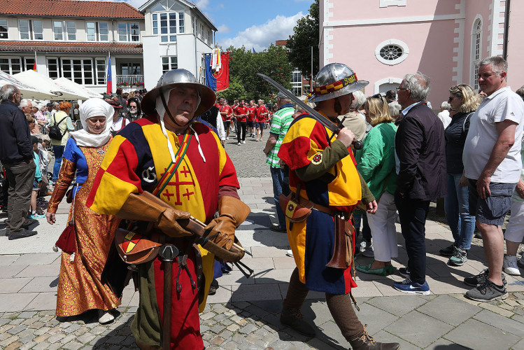 So klang das Gifhorner Schützenfest aus: Der Sonntag mit dem großen Umzug lockte zahlreiche Gifhorner Vereine auf die Straße