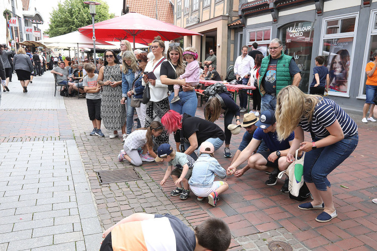 So klang das Gifhorner Schützenfest aus: Der Sonntag mit dem großen Umzug lockte zahlreiche Gifhorner Vereine auf die Straße