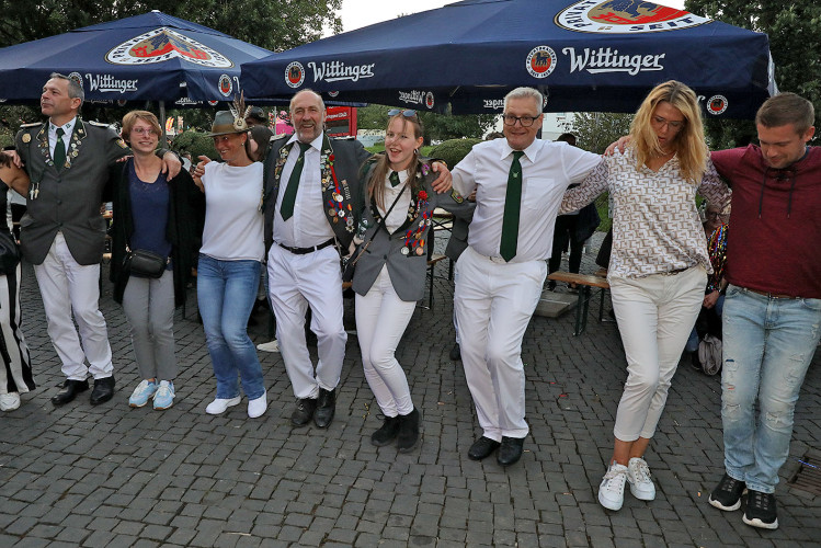 So klang das Gifhorner Schützenfest aus: Der Sonntag mit dem großen Umzug lockte zahlreiche Gifhorner Vereine auf die Straße