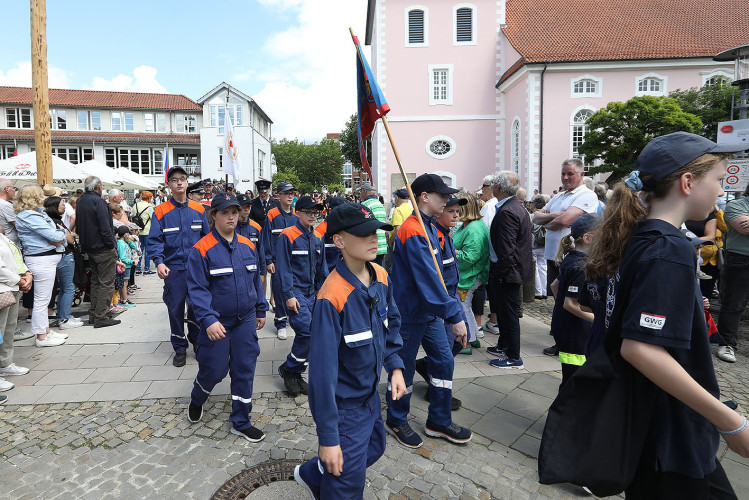 So klang das Gifhorner Schützenfest aus: Der Sonntag mit dem großen Umzug lockte zahlreiche Gifhorner Vereine auf die Straße