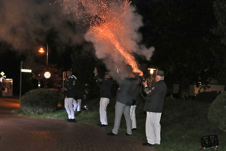 So klang das Gifhorner Schützenfest aus: Der Sonntag mit dem großen Umzug lockte zahlreiche Gifhorner Vereine auf die Straße