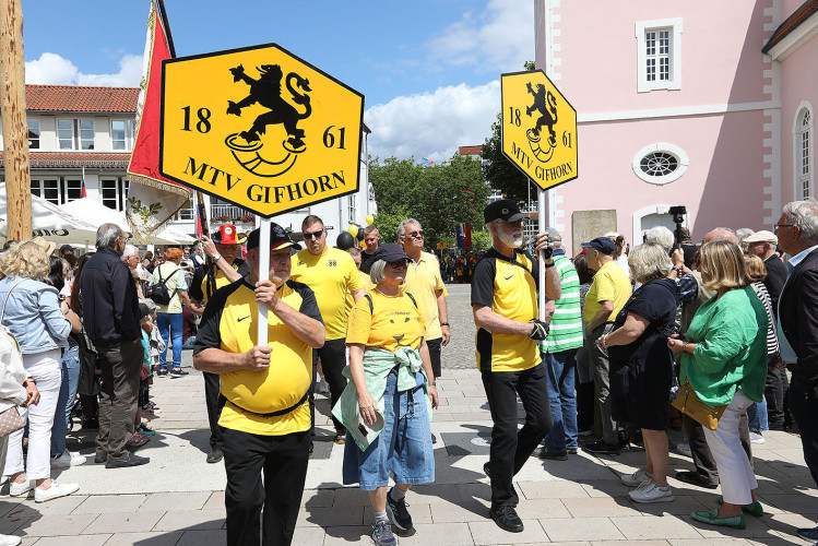 So klang das Gifhorner Schützenfest aus: Der Sonntag mit dem großen Umzug lockte zahlreiche Gifhorner Vereine auf die Straße