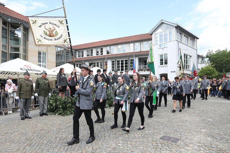 So klang das Gifhorner Schützenfest aus: Der Sonntag mit dem großen Umzug lockte zahlreiche Gifhorner Vereine auf die Straße