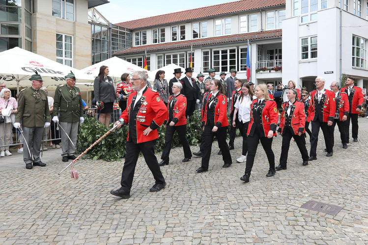 So klang das Gifhorner Schützenfest aus: Der Sonntag mit dem großen Umzug lockte zahlreiche Gifhorner Vereine auf die Straße