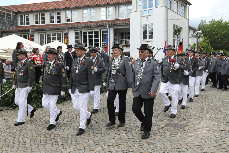 So klang das Gifhorner Schützenfest aus: Der Sonntag mit dem großen Umzug lockte zahlreiche Gifhorner Vereine auf die Straße