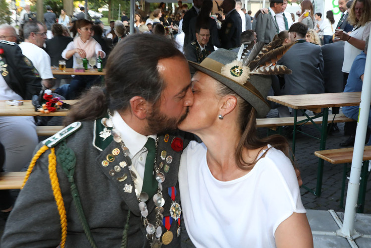 So klang das Gifhorner Schützenfest aus: Der Sonntag mit dem großen Umzug lockte zahlreiche Gifhorner Vereine auf die Straße