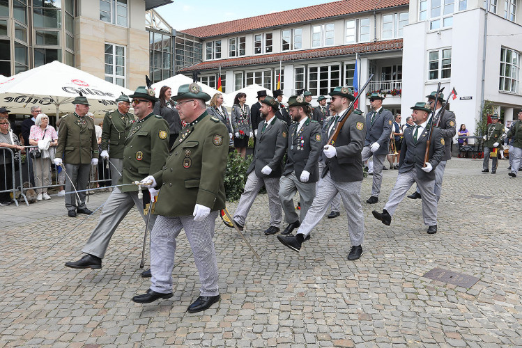 So klang das Gifhorner Schützenfest aus: Der Sonntag mit dem großen Umzug lockte zahlreiche Gifhorner Vereine auf die Straße