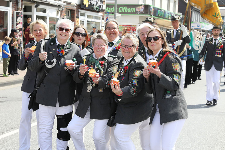 So klang das Gifhorner Schützenfest aus: Der Sonntag mit dem großen Umzug lockte zahlreiche Gifhorner Vereine auf die Straße