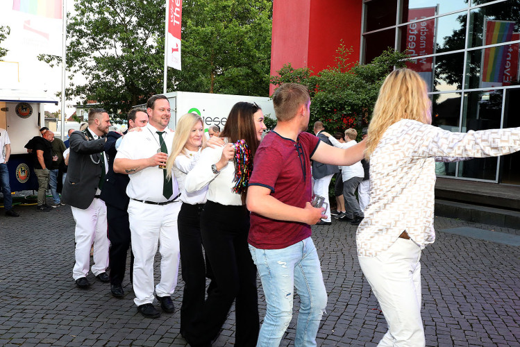 So klang das Gifhorner Schützenfest aus: Der Sonntag mit dem großen Umzug lockte zahlreiche Gifhorner Vereine auf die Straße