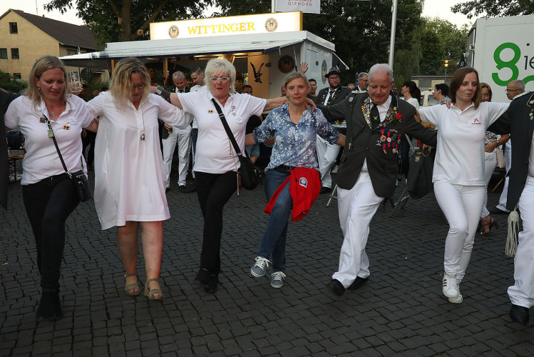 So klang das Gifhorner Schützenfest aus: Der Sonntag mit dem großen Umzug lockte zahlreiche Gifhorner Vereine auf die Straße