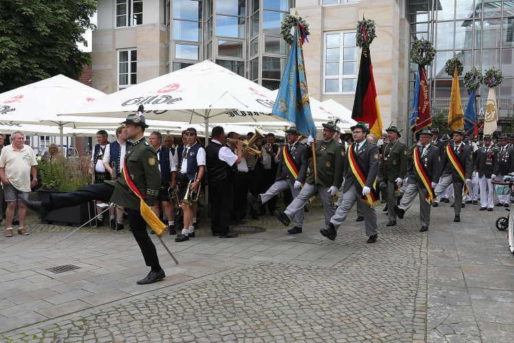 So klang das Gifhorner Schützenfest aus: Der Sonntag mit dem großen Umzug lockte zahlreiche Gifhorner Vereine auf die Straße